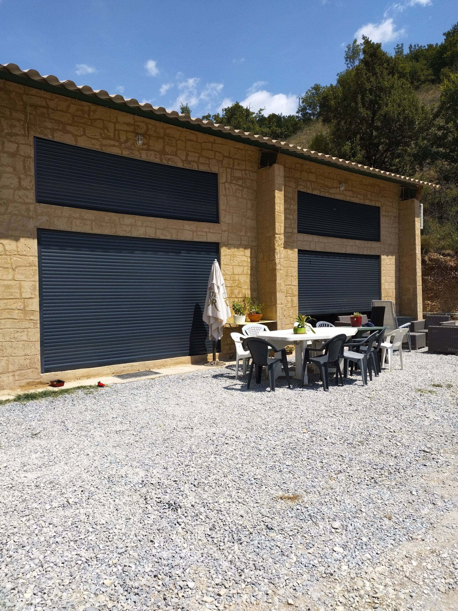 Installation de volets roulants électriques à Gardanne près d’Aix-en-Provence