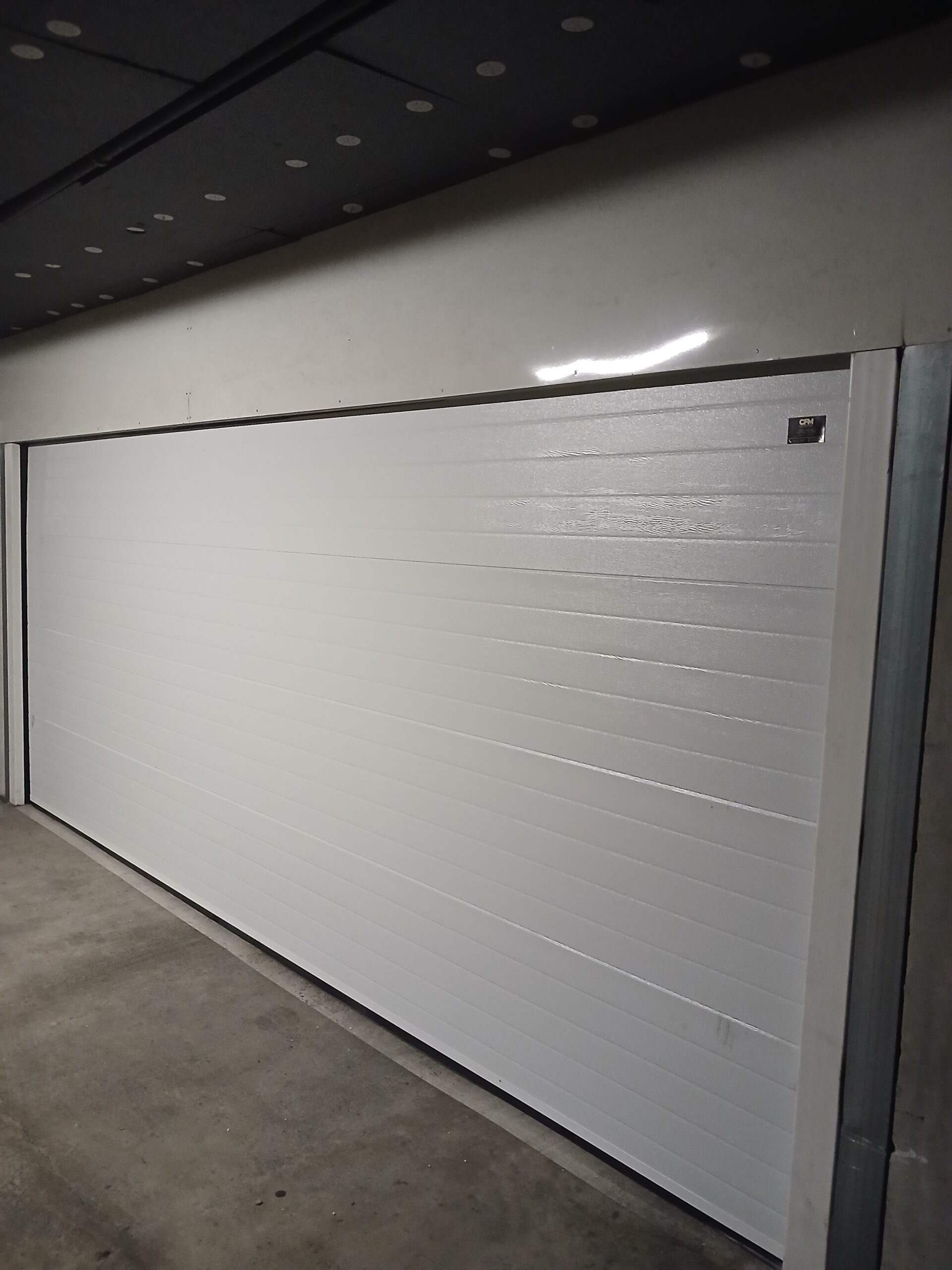 Installation d&rsquo;une porte de garage sectionnelle sur mesure aux Pennes-Mirabeau